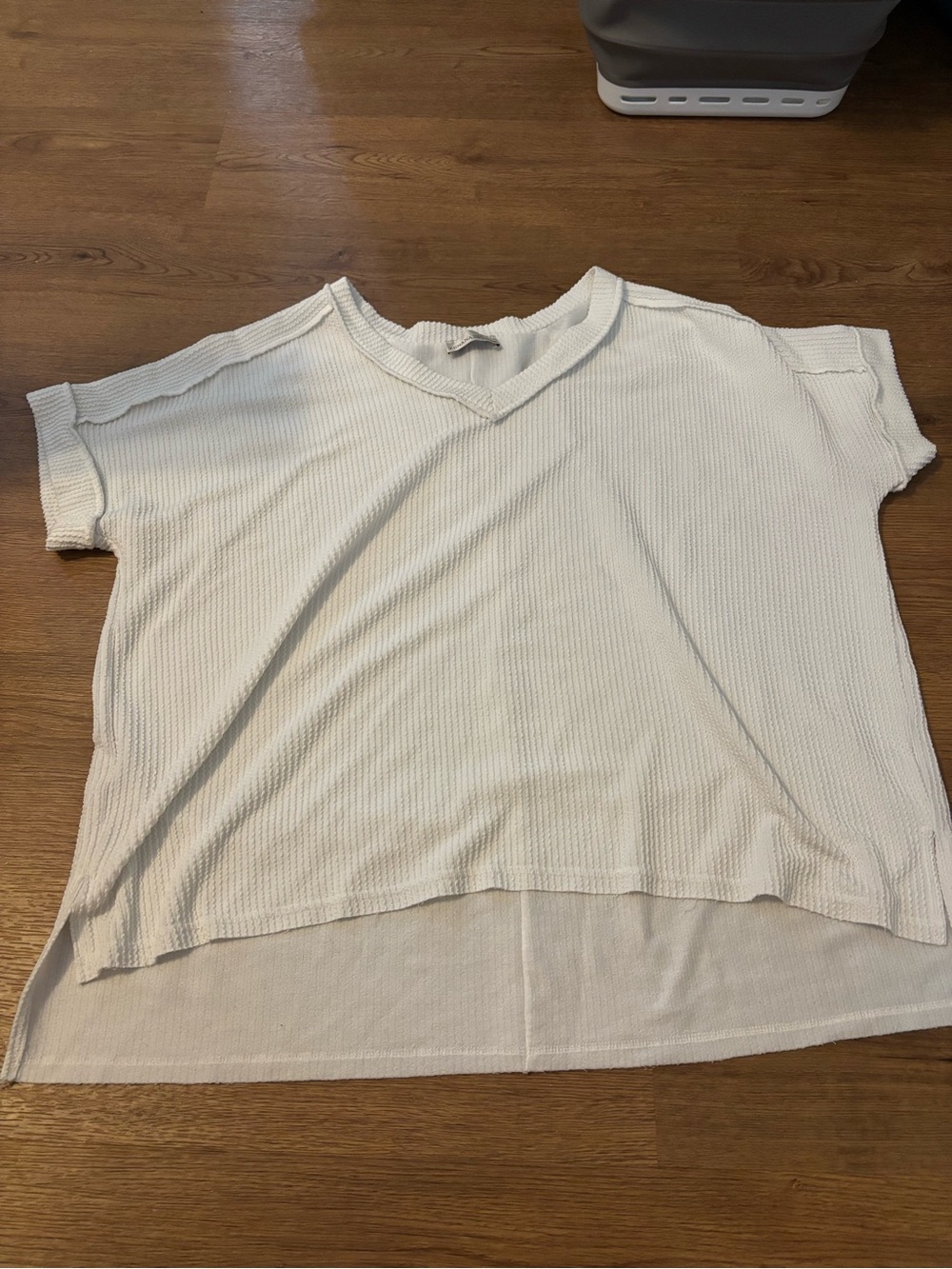 Zenana Outfitters White V-Neck Short Sleeve Textured Top
